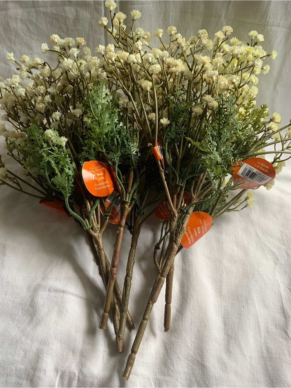 NWT A Bundle of 8,11 in. Ashland Cream Gypsophila Stem Bundle with Green Foliage